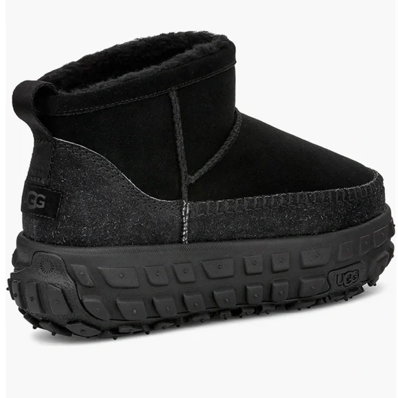 UGG ALL Gender Venture Daze Ultra Mini Boot
Black - men’s 11 & women’s 12 - Picture 1 of 8